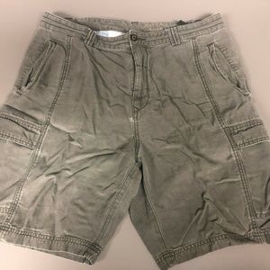 Olive Green Khaki Cargo Size 35 Waist • Relax